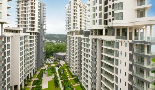 Featured Image of Embassy Lake Terraces